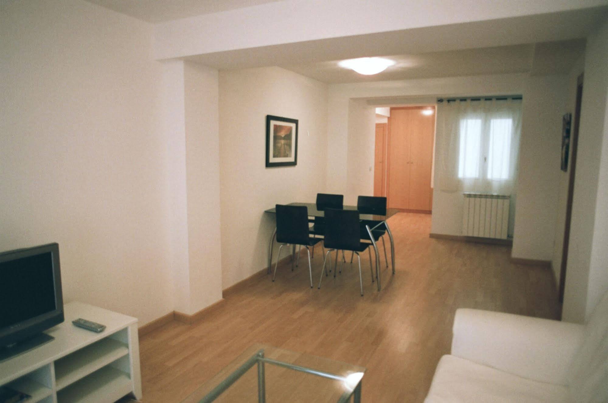 Apartamentos Auhabitat Zaragoza, Edificio De Apartamentos Turisticos ภายนอก รูปภาพ