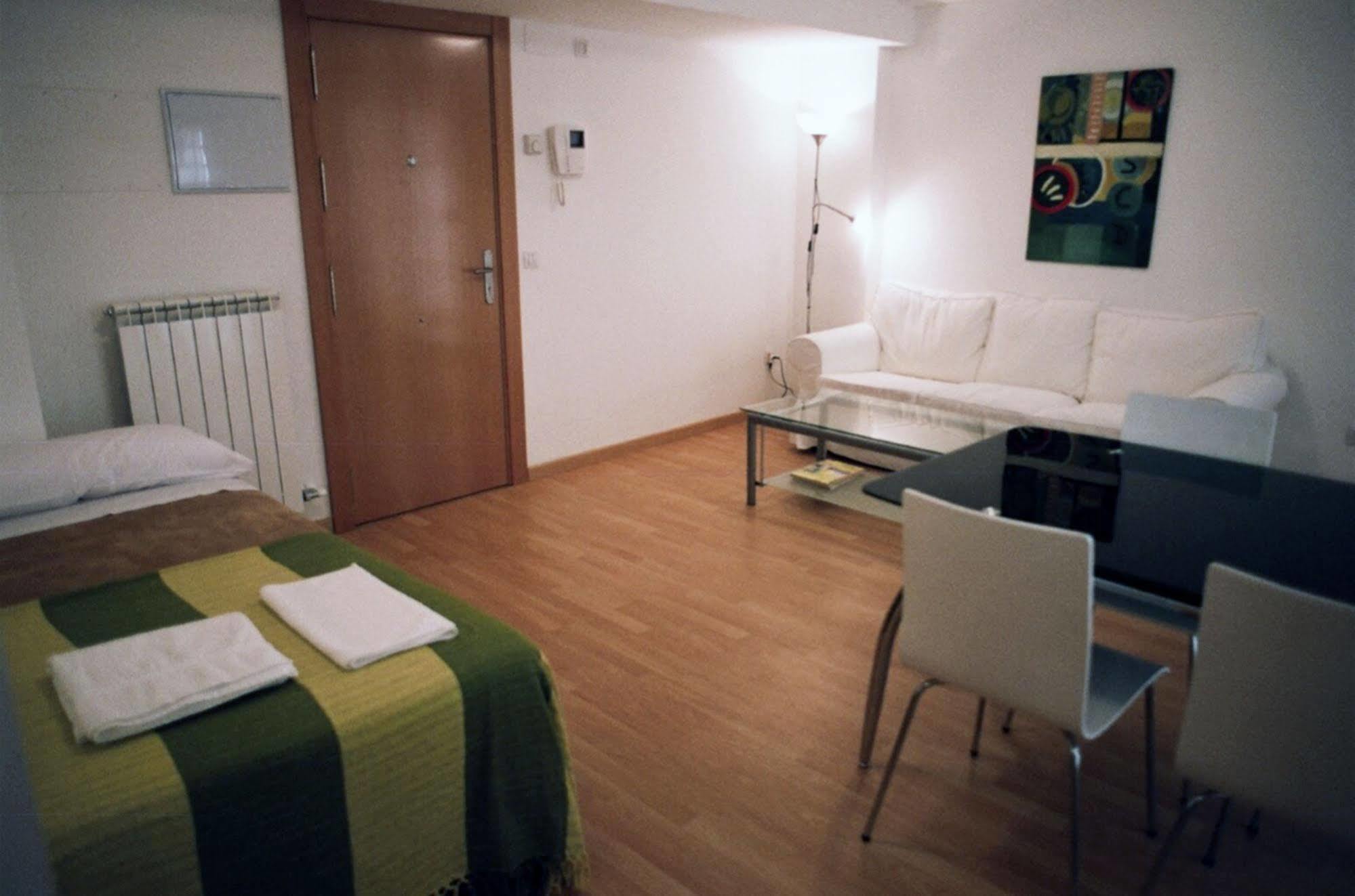 Apartamentos Auhabitat Zaragoza, Edificio De Apartamentos Turisticos ภายนอก รูปภาพ